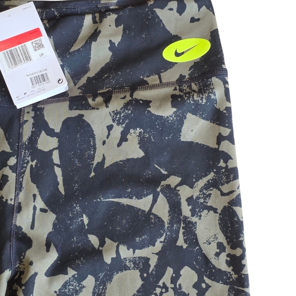 Nike One Luxe Dri-Fit Bike Shorts – Ash Green Size Large 7" Length - Picture 3 of 6